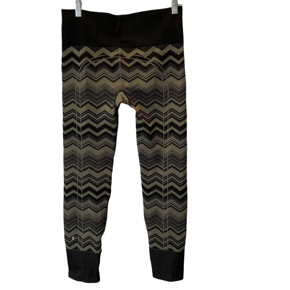Lululemon Ebb to Street Leggings Black Chevron Heathered Fatigue Green‎ size 6